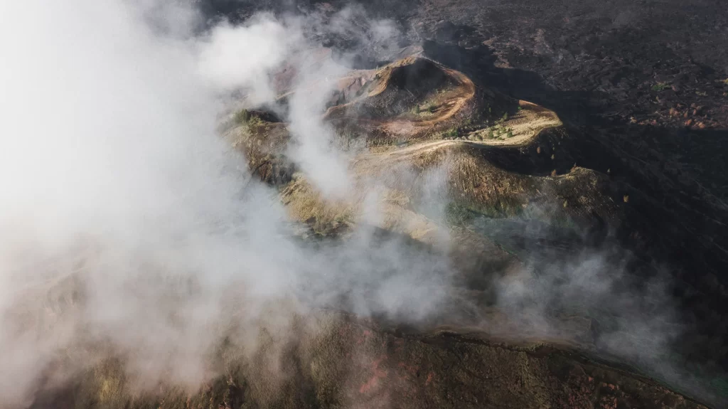 Batour.Net - Trekking Volcanic black texture and crater rim